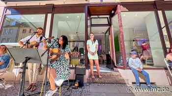 Café „LoveLi“ von 21-jähriger Studentin feiert in Wittenberg Eröffnung - Mitteldeutsche Zeitung
