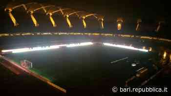 Bari, allo stadio San Nicola giochi di luce a ritmo di musica. "E vogliamo illuminare l'esterno di biancorosso" - La Repubblica