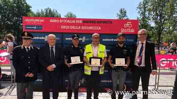 Giro d'Italia: nella tappa di Parma premiati tre eroi della sicurezza - ParmaToday