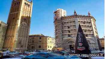 Tutto pronto per l'arrivo delle Porsche in piazza Duomo a Parma - La Repubblica