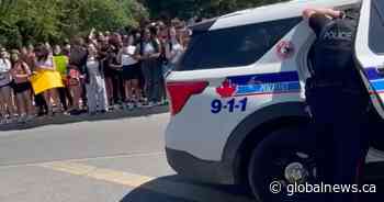 ‘Aggressive’ Ottawa police response to high school dress code protest draws criticism - Global News
