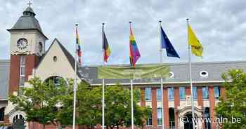 Zoersel hijst regenboogvlag op Internationale Dag tegen Holebifobie en Transfobie - Het Laatste Nieuws