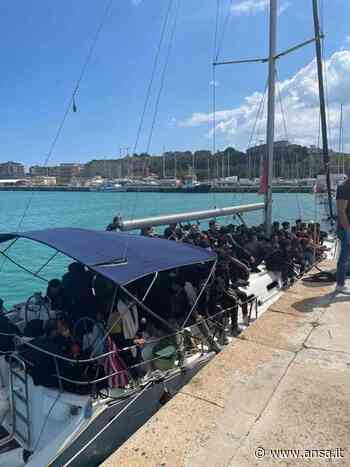 Migranti: 2 sbarchi in poche ore a Crotone, arrivati in 181 - Agenzia ANSA