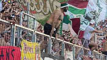 Fans kritisieren "Kasperle-Theater" beim FC Augsburg - br.de