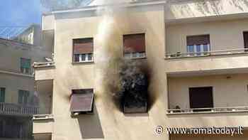 Incendio ai Parioli, fiamme al terzo piano di un palazzo: due persone in ospedale