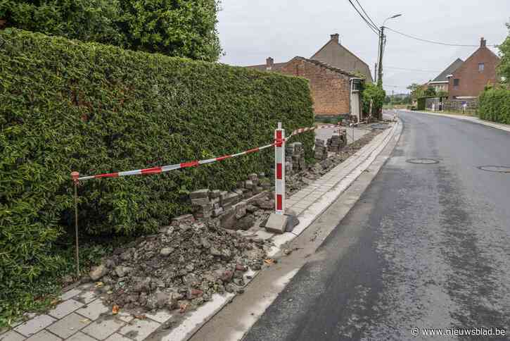 Vier jaar na de vernieuwing van de dorpskern doen zich (alweer) nieuwe problemen voor: overeenkomst rond geschil tussen stad en aannemer voor onbepaalde tijd uitgesteld