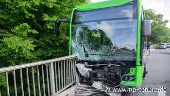 Unfälle - Elektrobus von Brückengeländer durchbohrt - Neue Presse Coburg