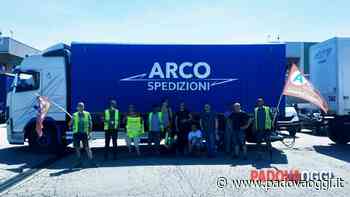 Arco spedizioni, proteste contro un licenziamento: Adl blocca magazzino, camion tenta di forzare - PadovaOggi