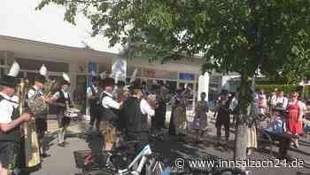 Jetzt live: Festzug in Burghausen mit Premieren-Anzapfen von Florian Schneider