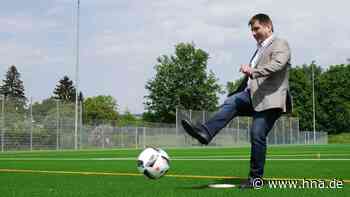 Neuer Kunstrasenplatz im Stadion an der Oberau in Bad Hersfeld eingeweiht - hna.de