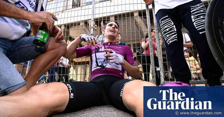 Giro d’Italia: Démare lands sprint hat-trick as breakaway comes up just short