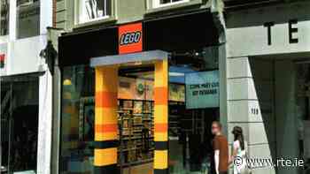 Mock LEGO entrance blocked for Dublin store - RTE.ie