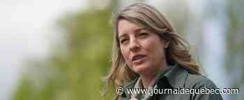 Le Canada interdit le commerce des produits de luxe avec la Russie, sanctionne 14 autres personnes