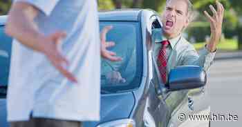 Verkeersagressie eindigde in kletsnatte gracht in Meulebeke: vrienden terecht voor slagen aan taxichauffeur - Het Laatste Nieuws