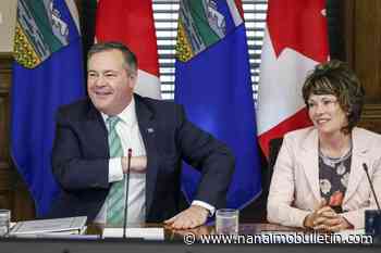 Cabinet delivers standing ovation as Alberta Premier Kenney stays on as UCP leader