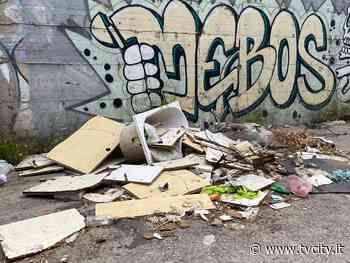 Ercolano: cumuli di rifiuti in via Casacampora, la rabbia dei cittadini - Tvcity
