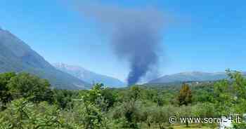 Sora: aria irrespirabile per tutta la notte dopo l’incendio di ieri in Valle Roveto - Sora24