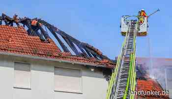 BRUCHSAL | Feuer in Mehrfamilienhaus neben der MUKS. Dachstuhl komplett ausgebrannt. - Landfunker