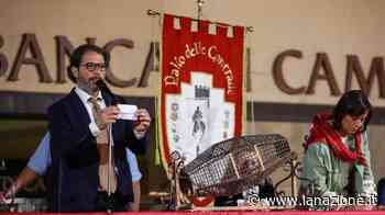 Palio di Fucecchio. Piazza gremita per la tratta. Via al valzer delle monte - LA NAZIONE