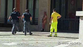 Benevento, completamente nudo alla stazione: arrivano polizia e sanitari - NTR24
