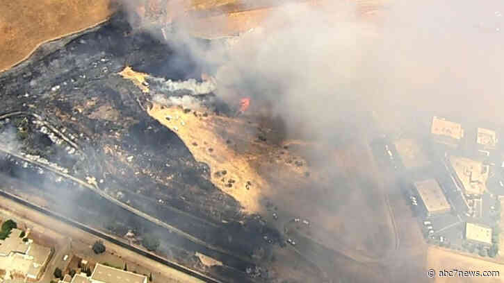 Concord brush fire burning near Highway 4 and Willow Pass Road 100% contained, officials say - KGO-TV
