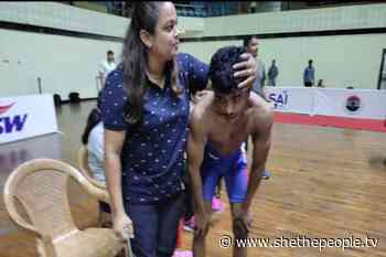 Coach Kamini Yadav’s Picture With Her Wrestling Student Has Gone Viral - SheThePeople