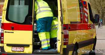 Dame aangereden op parking, slachtoffer loopt open beenbreuk op - Het Laatste Nieuws