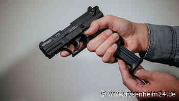 Alarm in Grafing: Betrunkener (18) rennt mit Waffe über Volksfest-Gelände