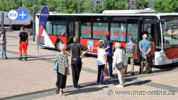 Rathenow: Impfbus des Kreises auf dem Märkischen Platz in Aktion - Märkische Allgemeine Zeitung