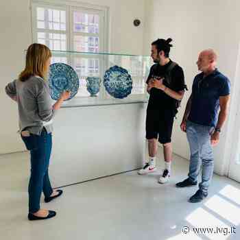 Prosegue il progetto “Futuro Cercasi” del Lions Club Alba Docilia: un giovane artista a “scuola” di ceramica ad Albisola - IVG.it