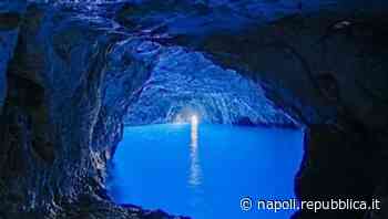 In gita a Capri turisti entrano nella grotta azzurra: cileno denunciato - La Repubblica
