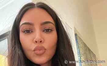 Kim Kardashian pone a sudar las redes luciendo su durazno en bañador - Soy Futbol