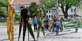 Tiergestalten auf Stelzen in Hildesheim: Das ist ihre Botschaft - www.hildesheimer-allgemeine.de