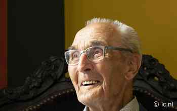 Rinse Rodenhuis uit Jellum viert zijn 100ste verjaardag. 'Het is een sterke kerel' - Leeuwarder Courant
