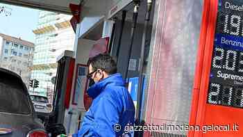 Modena, la benzina di nuovo al prezzo di due euro - La Gazzetta di Modena