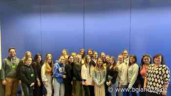 Freilassing/Berlin - 10. Klasse der Mädchenrealschule besucht SPD-Bundestagsabgeordnete Kofler - bgland24.de