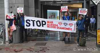 Vredesactivisten voeren actie tegen Russische diamant | Antwerpen | hln.be - Het Laatste Nieuws