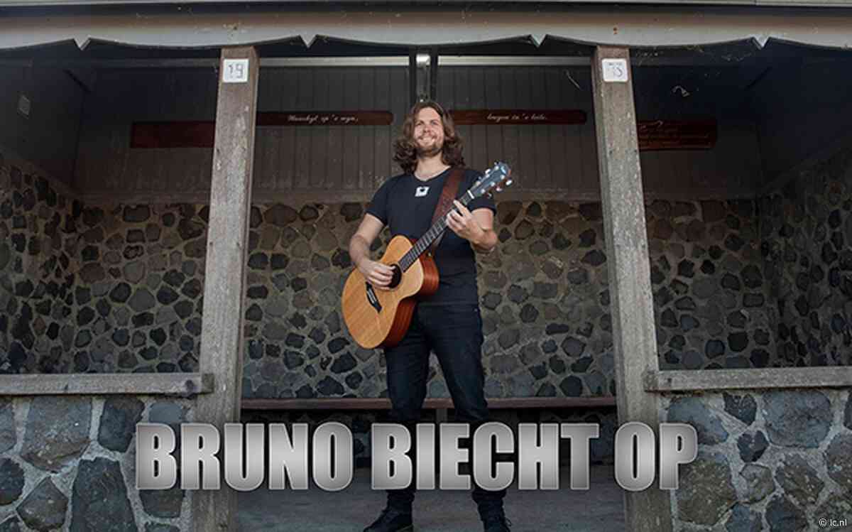 Theatertour Bruno Biecht Op in kerk in Hieslum - Leeuwarder Courant
