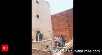 Jaipur: 2 drunk men die after falling off Mansarovar PG terrace - Times of India