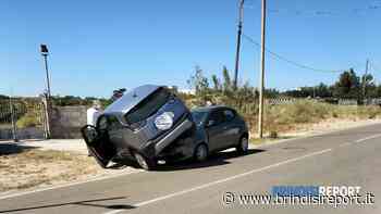 Incidente sulla litoranea di Brindisi: un'Opel finisce su una Lancia - BrindisiReport