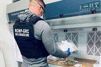 Neighbours' tip to West Shore RCMP results in drug, cash seizure – Saanich News - Saanich News