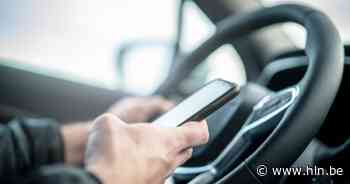 Politie Vilvoorde-Machelen trok het voorbije weekend 12 rijbewijzen in voor gsm-gebruik achter het stuur - Het Laatste Nieuws