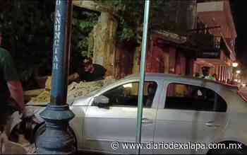 Perdió brújula: Chocó contra casa, en Coatepec - Diario de Xalapa