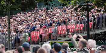 Verletzte bei Probe für Queen-Parade - Tribüne stürzt teilweise ein