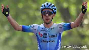 Giro d'Italia: Simon Yates wins stage 14 as Richard Carapaz takes lead from Juan Pedro Lopez