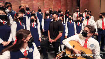 "Es impresionante": Luis Fonsi sorprende al Coro de Niños de San Juan - El Nuevo Día