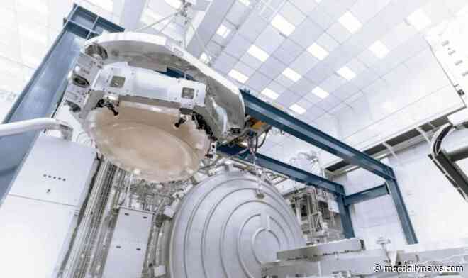 ASML preps new $400 million machine to create next-generation chips