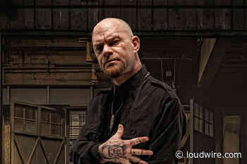 Five Finger Death Punch's Ivan Moody Injures Eye in Onstage Laser Beam Accident - Loudwire