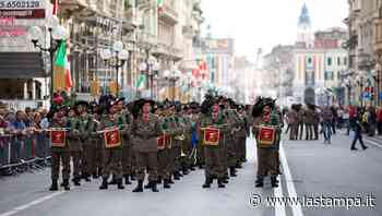 La sfilata dei bersaglieri a Cuneo: tutti incantati dallo spettacolo di musica, colori e grandi emozioni - La Stampa