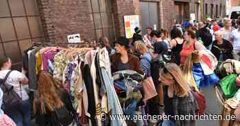 Kostümverkauf im Mörgens: Vom Traum in Zitronengelb bis zum schweren Militärmantel